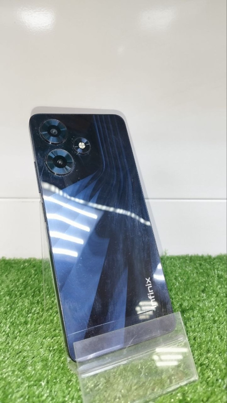 Мобильный телефон Infinix Hot 30
