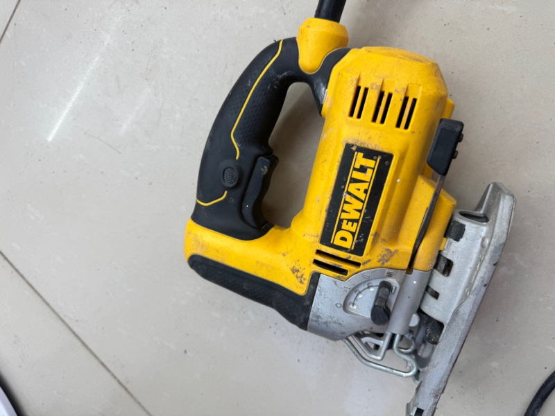 Электролобзик Dewalt DW349-KS