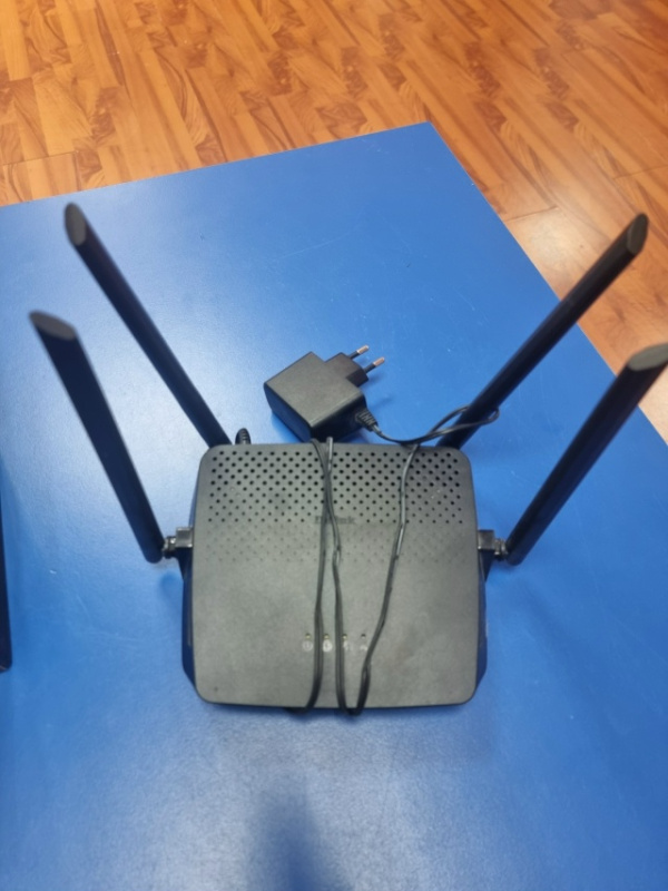 Роутер D-Link dr-842